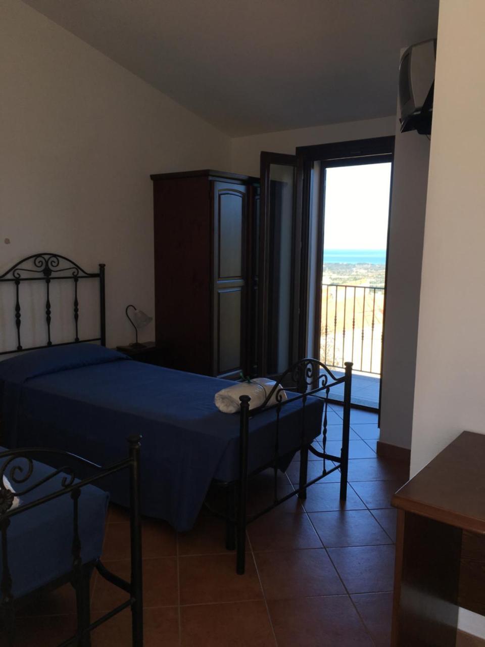 Hotel Bed Sandalia Badesi Exterior foto